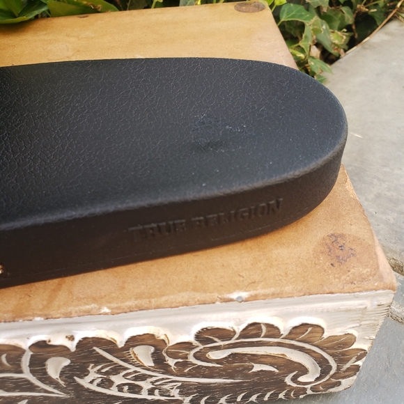 Casual Chic True Religion Crystal Leopard Slides - Picture 7 of 9